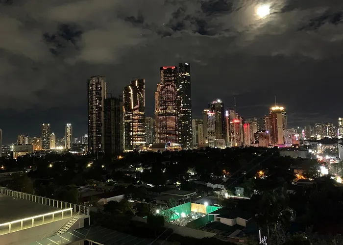 Aparthotel Homey 1br With Balcony At Jazz Residences Makati With Netflix Fast Wifi And Mall Access