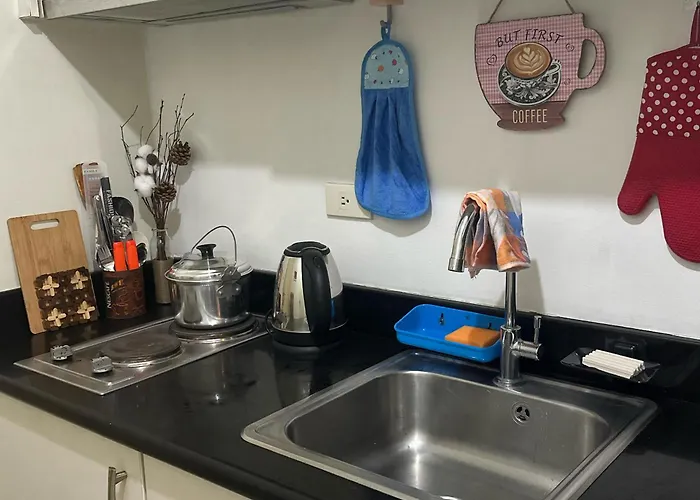 Aparthotel Homey 1br With Balcony At Jazz Residences Makati With Netflix Fast Wifi And Mall Access