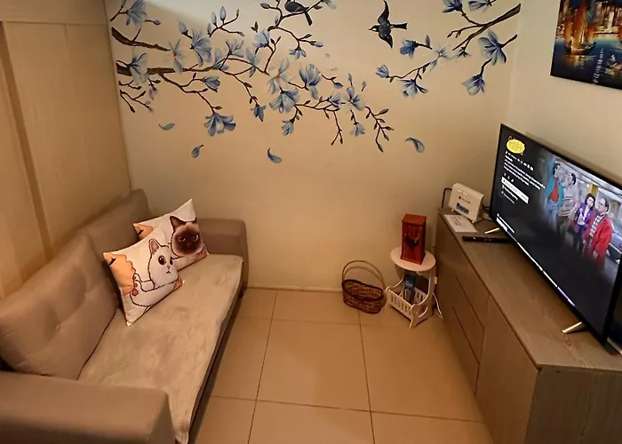 Aparthotel Homey 1br With Balcony At Jazz Residences Makati With Netflix Fast Wifi And Mall Access